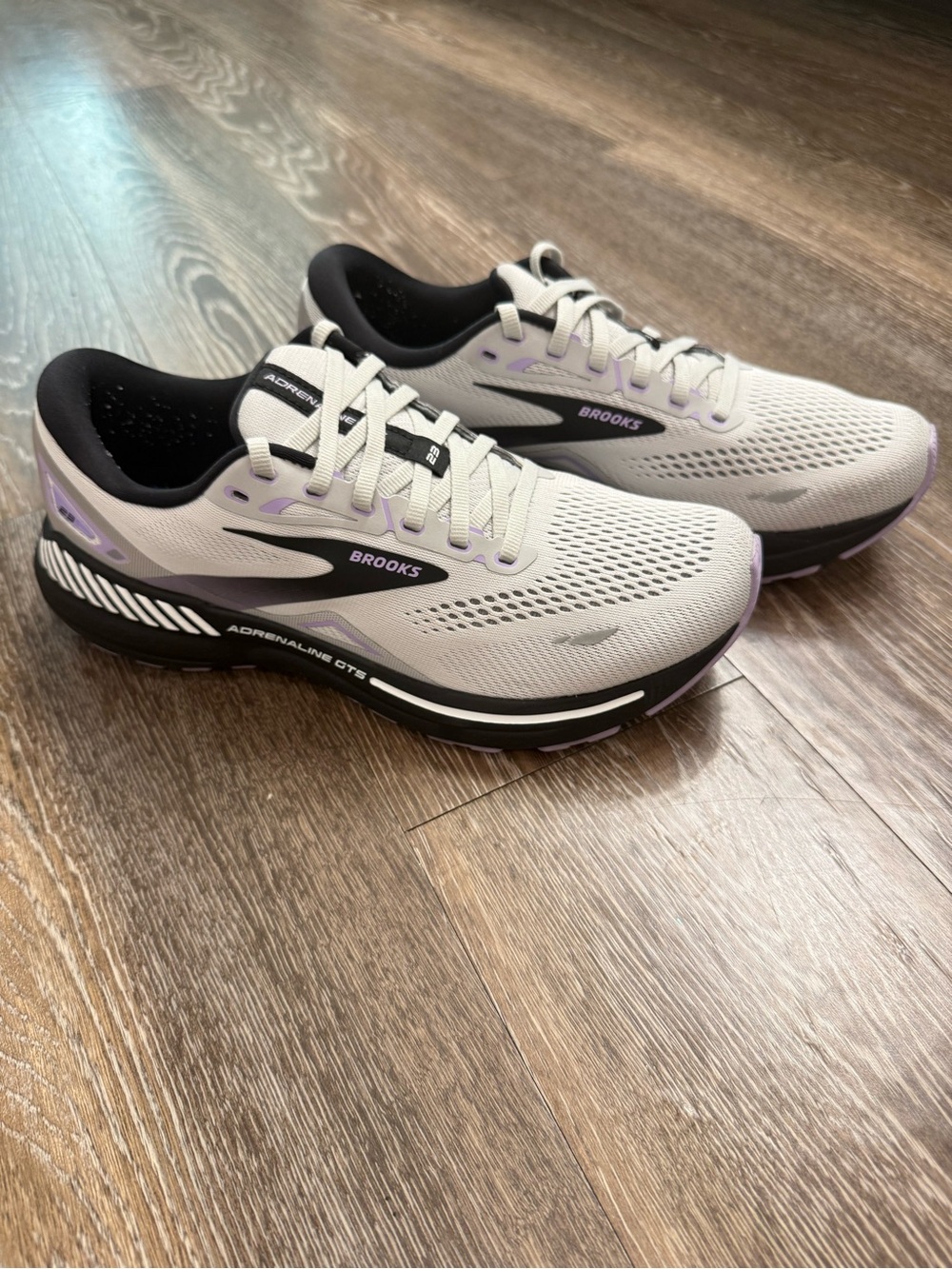 Brooks Adrenaline GTS 23 'Grey Purple' women’s size 11 Narrow (2A) running shoes - Picture 2 of 14